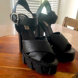 black platform sandals by steve madden